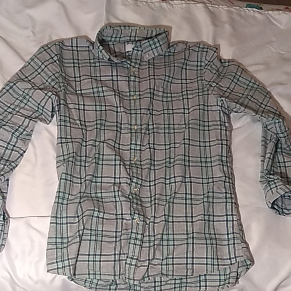 Stylish men's plaid long sleeve shirt.